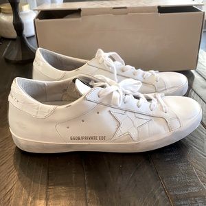 All white Golden Goose Superstar Sneaker 🤍🤍